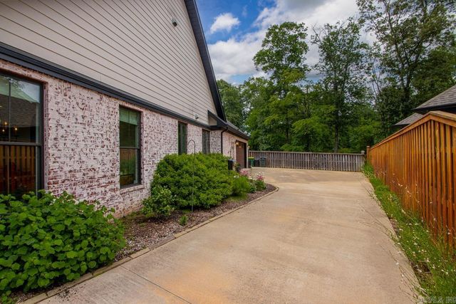 17 Tupelo Court, Little Rock, AR 72223