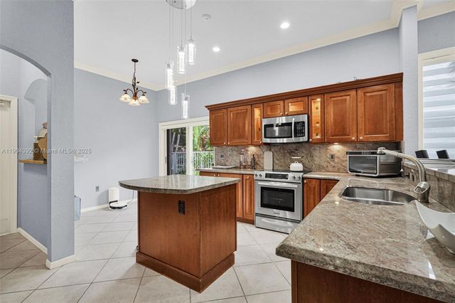 4936 NW 52nd Ave, Coconut Creek, FL 33073