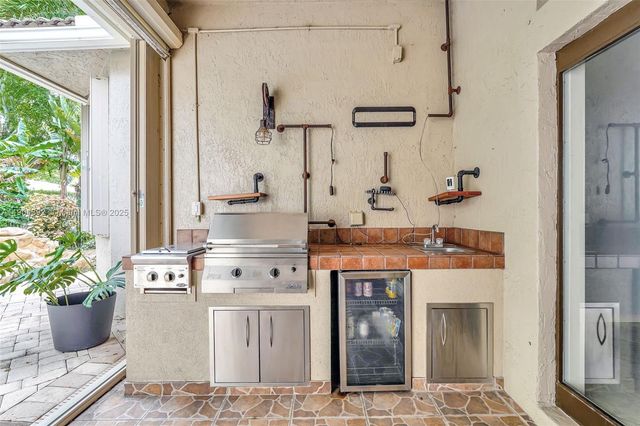 4936 NW 52nd Ave, Coconut Creek, FL 33073