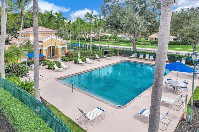 4936 NW 52nd Ave, Coconut Creek, FL 33073