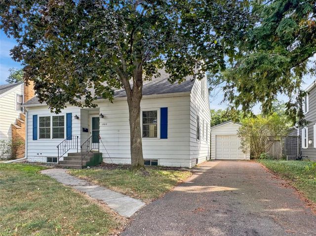1305 Hoover Avenue, Eau Claire, WI 54701