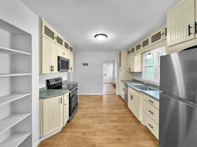1305 Hoover Avenue, Eau Claire, WI 54701