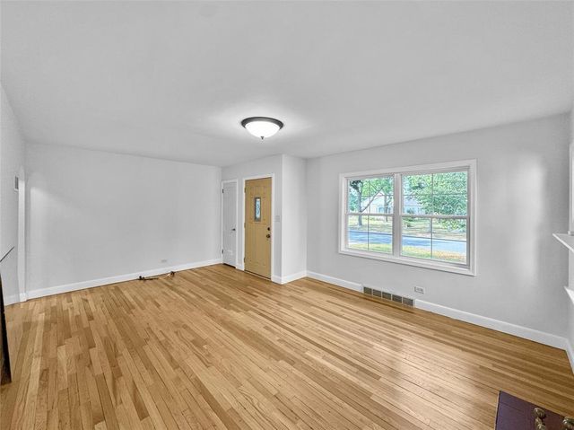 1305 Hoover Avenue, Eau Claire, WI 54701