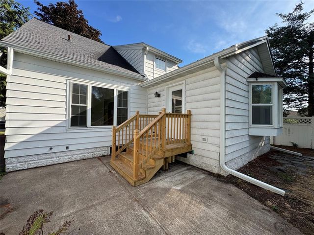 1305 Hoover Avenue, Eau Claire, WI 54701