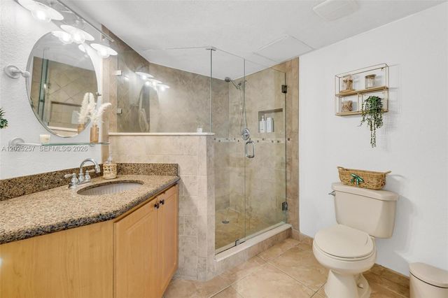 6955 NW 186th St F102, Hialeah, FL 33015