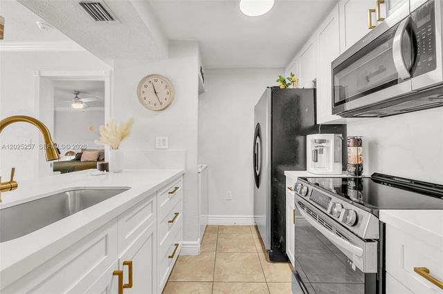 6955 NW 186th St F102, Hialeah, FL 33015