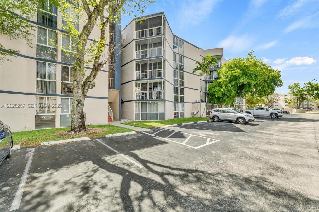 6955 NW 186th St F102, Hialeah, FL 33015