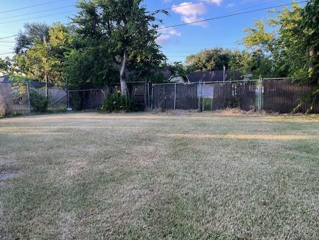 1806 N Avenue S, Freeport, TX 77541