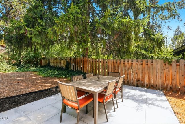 1240 NE 11th Street, Bend, OR 97701
