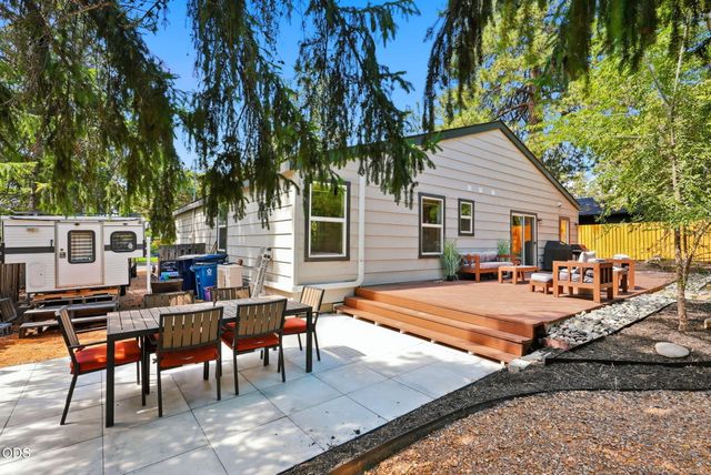 1240 NE 11th Street, Bend, OR 97701