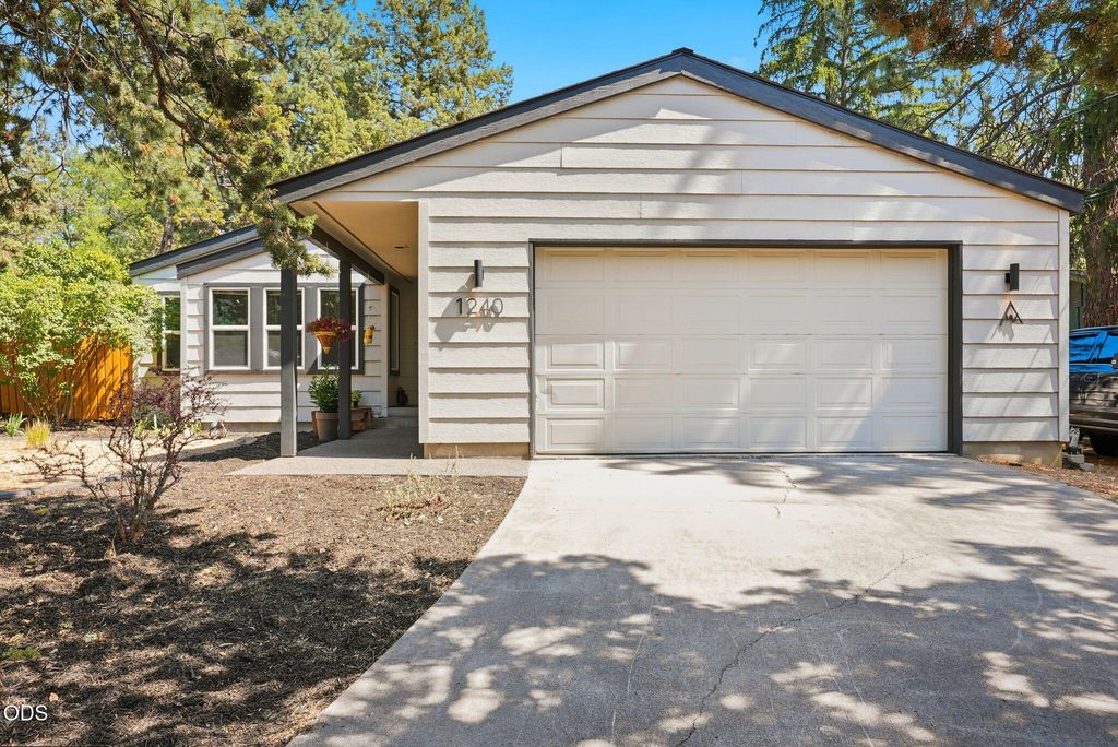 1240 NE 11th Street, Bend, OR 97701