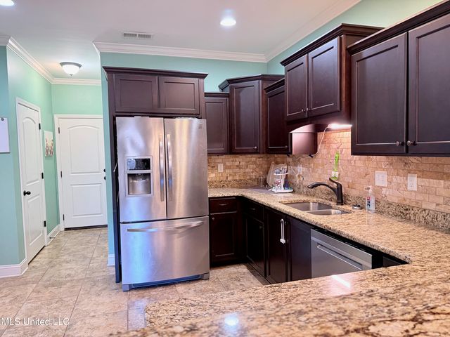 5540 E Pinetree Loop, Southaven, MS 38672