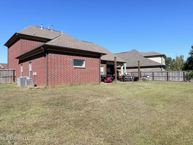 5540 E Pinetree Loop, Southaven, MS 38672