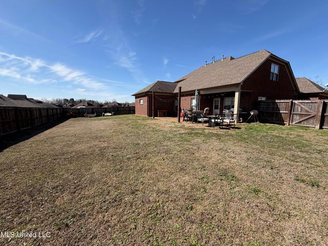 5540 E Pinetree Loop, Southaven, MS 38672