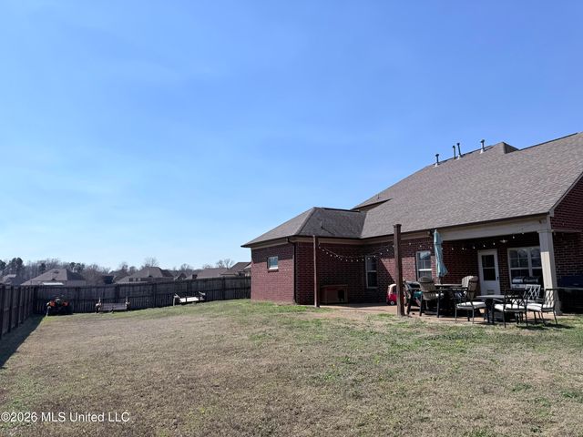 5540 E Pinetree Loop, Southaven, MS 38672