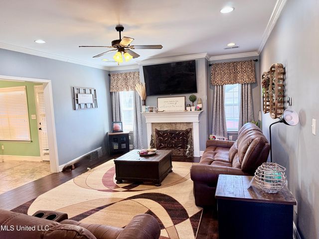 5540 E Pinetree Loop, Southaven, MS 38672