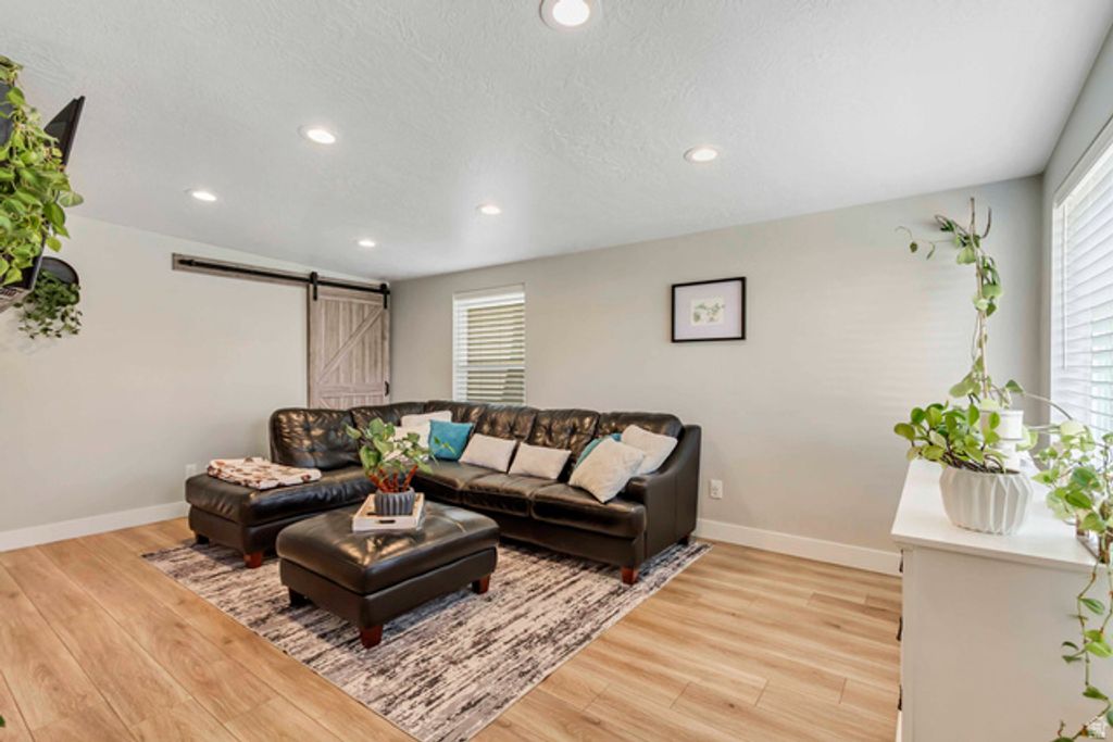 48 W MOON RIDGE DR, Murray, UT 84107 — photo 4
