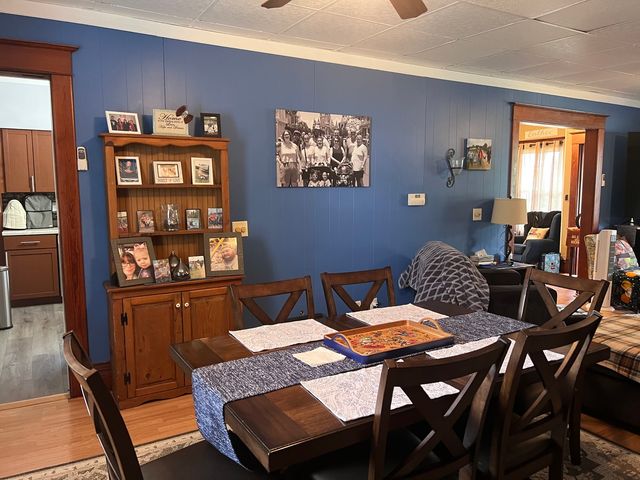 132 W FRANKLIN Street W, Paxton, IL 60957