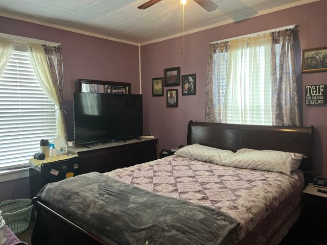 132 W FRANKLIN Street W, Paxton, IL 60957