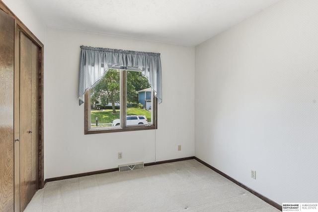 1283 Peterson Drive, Omaha, NE 68130