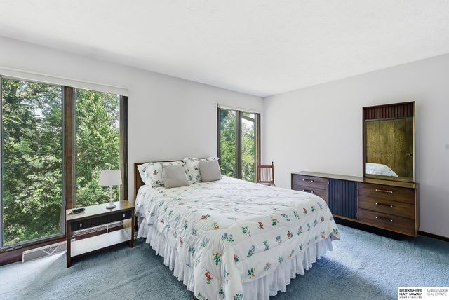 1283 Peterson Drive, Omaha, NE 68130