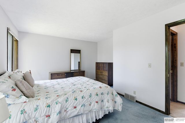 1283 Peterson Drive, Omaha, NE 68130