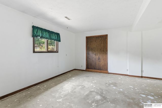 1283 Peterson Drive, Omaha, NE 68130