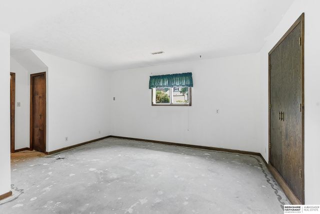 1283 Peterson Drive, Omaha, NE 68130