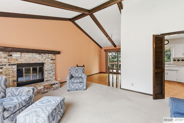 1283 Peterson Drive, Omaha, NE 68130