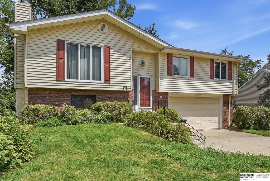1283 Peterson Drive, Omaha, NE 68130