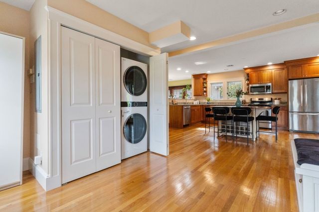 225 Jackson Rd 225, Newton, MA 02458