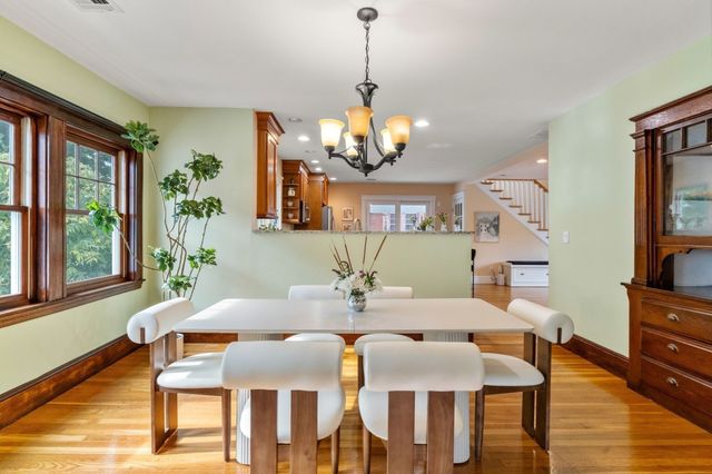225 Jackson Rd 225, Newton, MA 02458