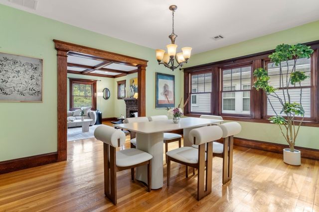 225 Jackson Rd 225, Newton, MA 02458