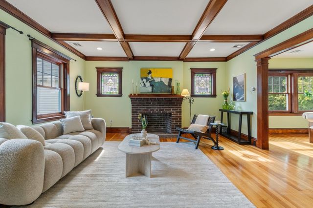 225 Jackson Rd 225, Newton, MA 02458
