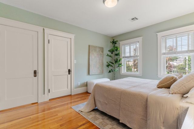 225 Jackson Rd 225, Newton, MA 02458