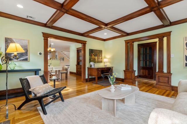 225 Jackson Rd 225, Newton, MA 02458