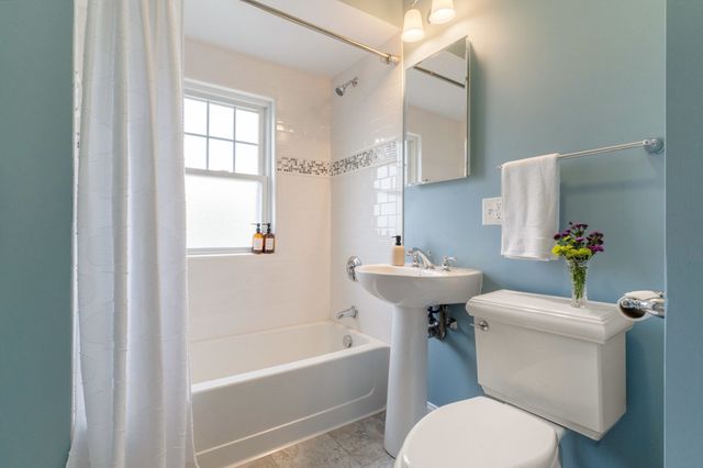 225 Jackson Rd 225, Newton, MA 02458