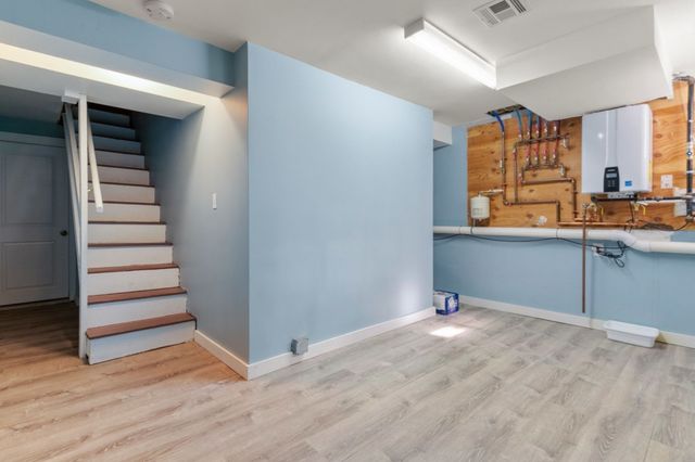 225 Jackson Rd 225, Newton, MA 02458