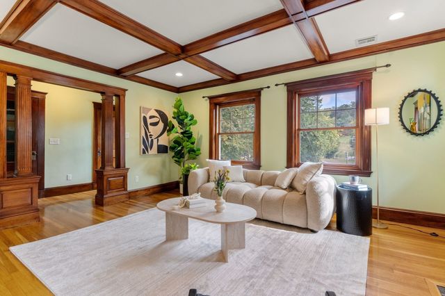 225 Jackson Rd 225, Newton, MA 02458