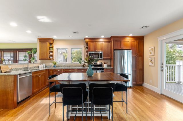 225 Jackson Rd 225, Newton, MA 02458