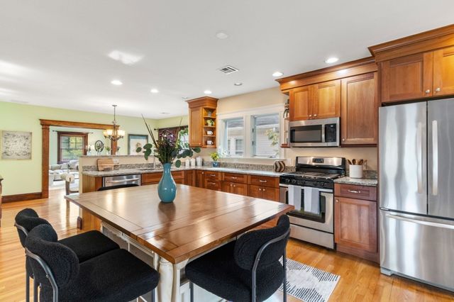 225 Jackson Rd 225, Newton, MA 02458