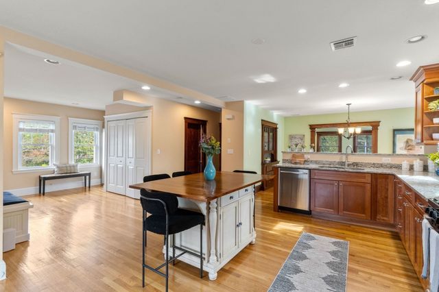 225 Jackson Rd 225, Newton, MA 02458