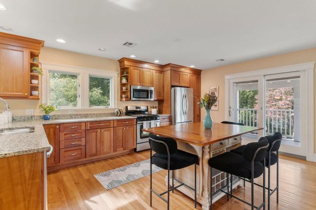 225 Jackson Rd 225, Newton, MA 02458