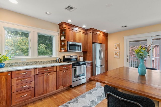 225 Jackson Rd 225, Newton, MA 02458