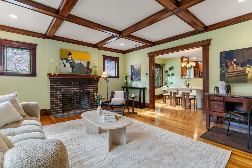 225 Jackson Rd 225, Newton, MA 02458