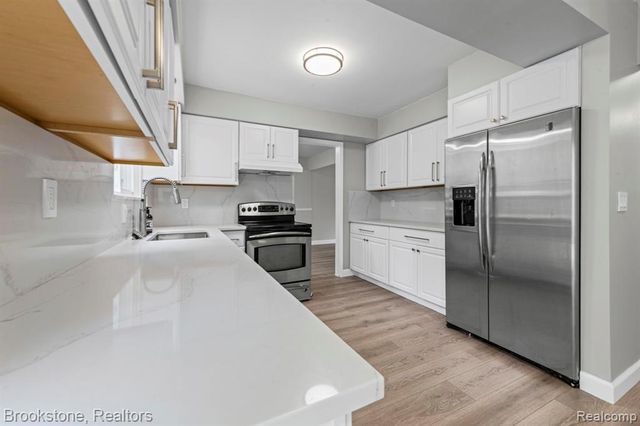 5652 Tequesta Drive, West Bloomfield, MI 48323