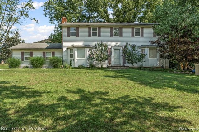 5652 Tequesta Drive, West Bloomfield, MI 48323