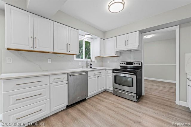 5652 Tequesta Drive, West Bloomfield, MI 48323