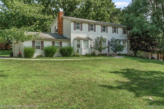 5652 Tequesta Drive, West Bloomfield, MI 48323