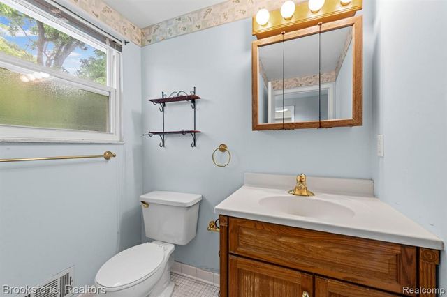 5652 Tequesta Drive, West Bloomfield, MI 48323
